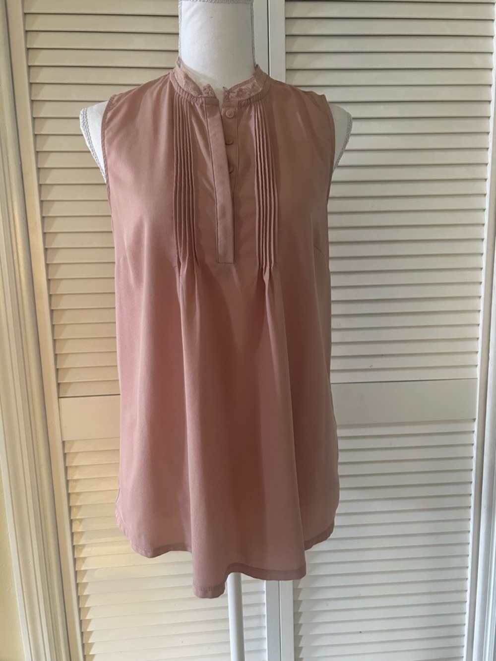 A New Day Sleeveless Pintuck Shell Top floral lace trim lightweight - Dusty Rose